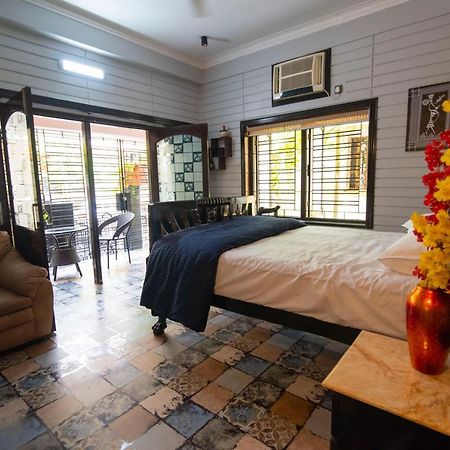 J'S Nest Otel Kalküta Dış mekan fotoğraf