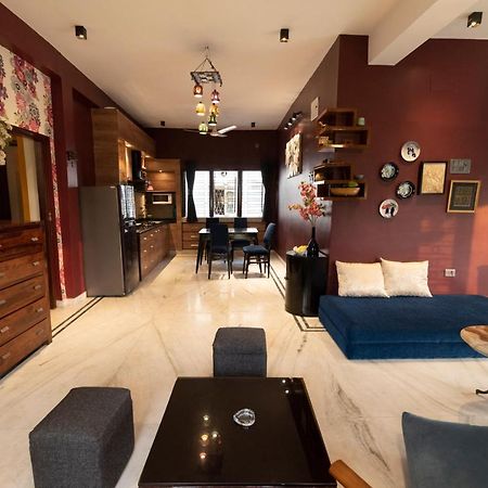 J'S Nest Otel Kalküta Dış mekan fotoğraf
