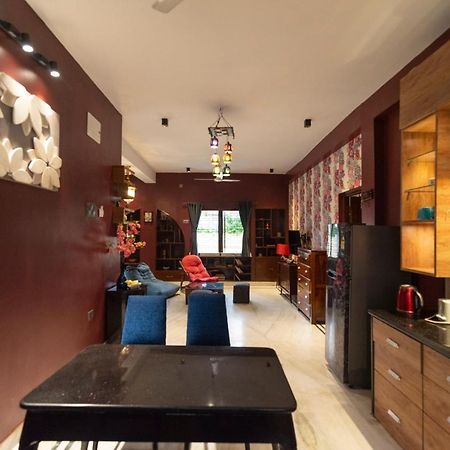 J'S Nest Otel Kalküta Dış mekan fotoğraf