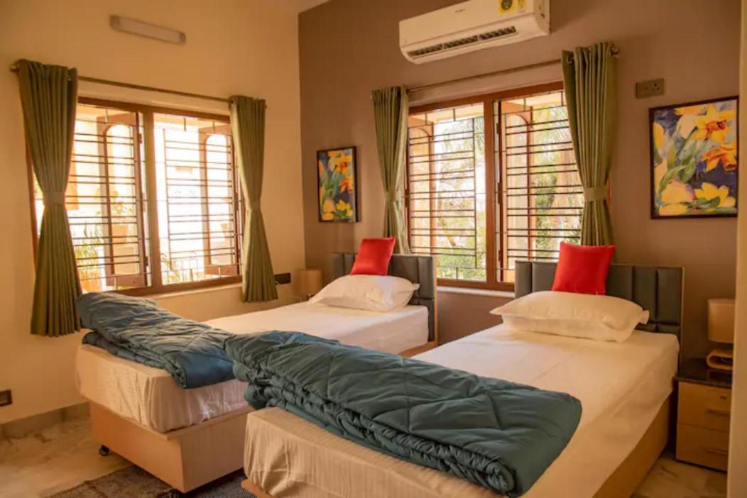 J'S Nest Otel Kalküta Dış mekan fotoğraf