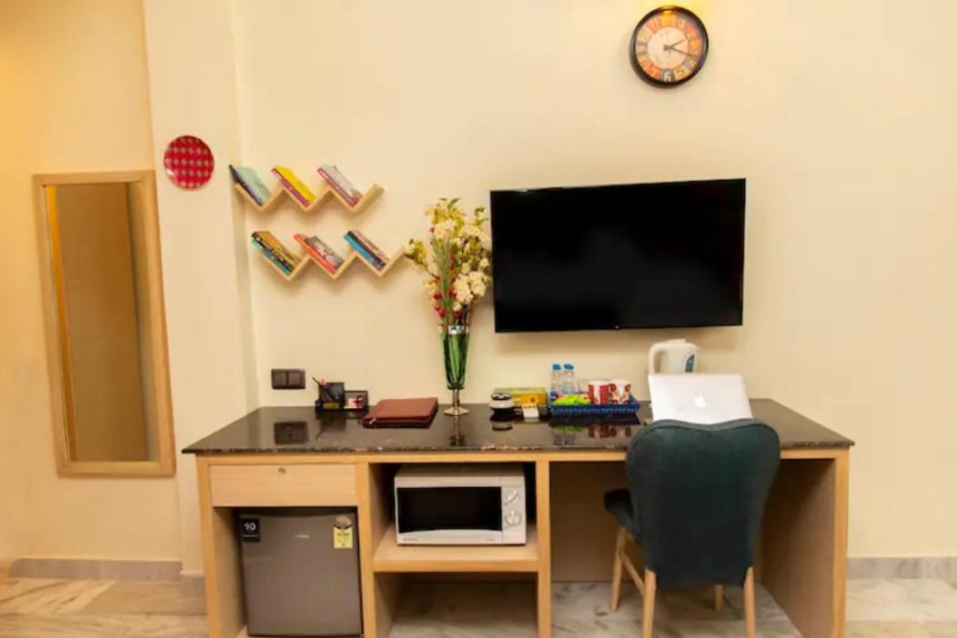 J'S Nest Otel Kalküta Dış mekan fotoğraf