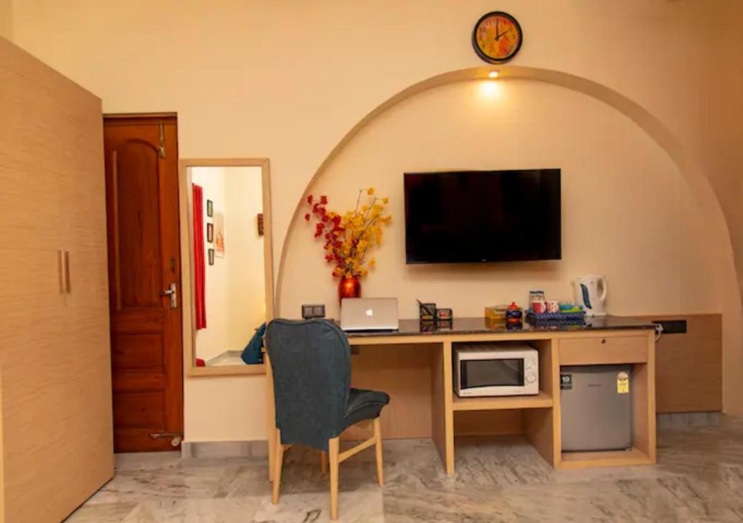 J'S Nest Otel Kalküta Dış mekan fotoğraf
