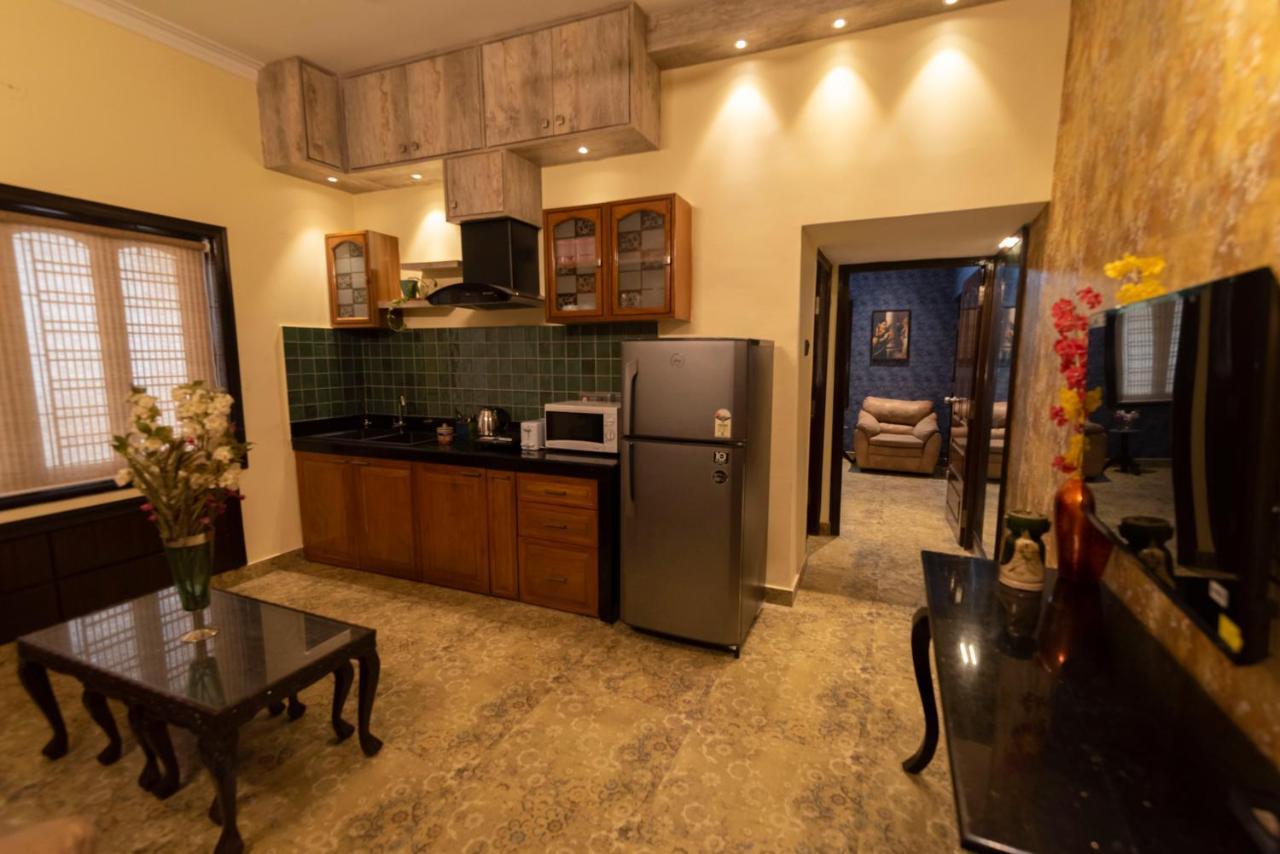 J'S Nest Otel Kalküta Dış mekan fotoğraf