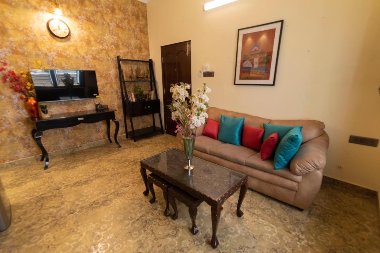J'S Nest Otel Kalküta Dış mekan fotoğraf