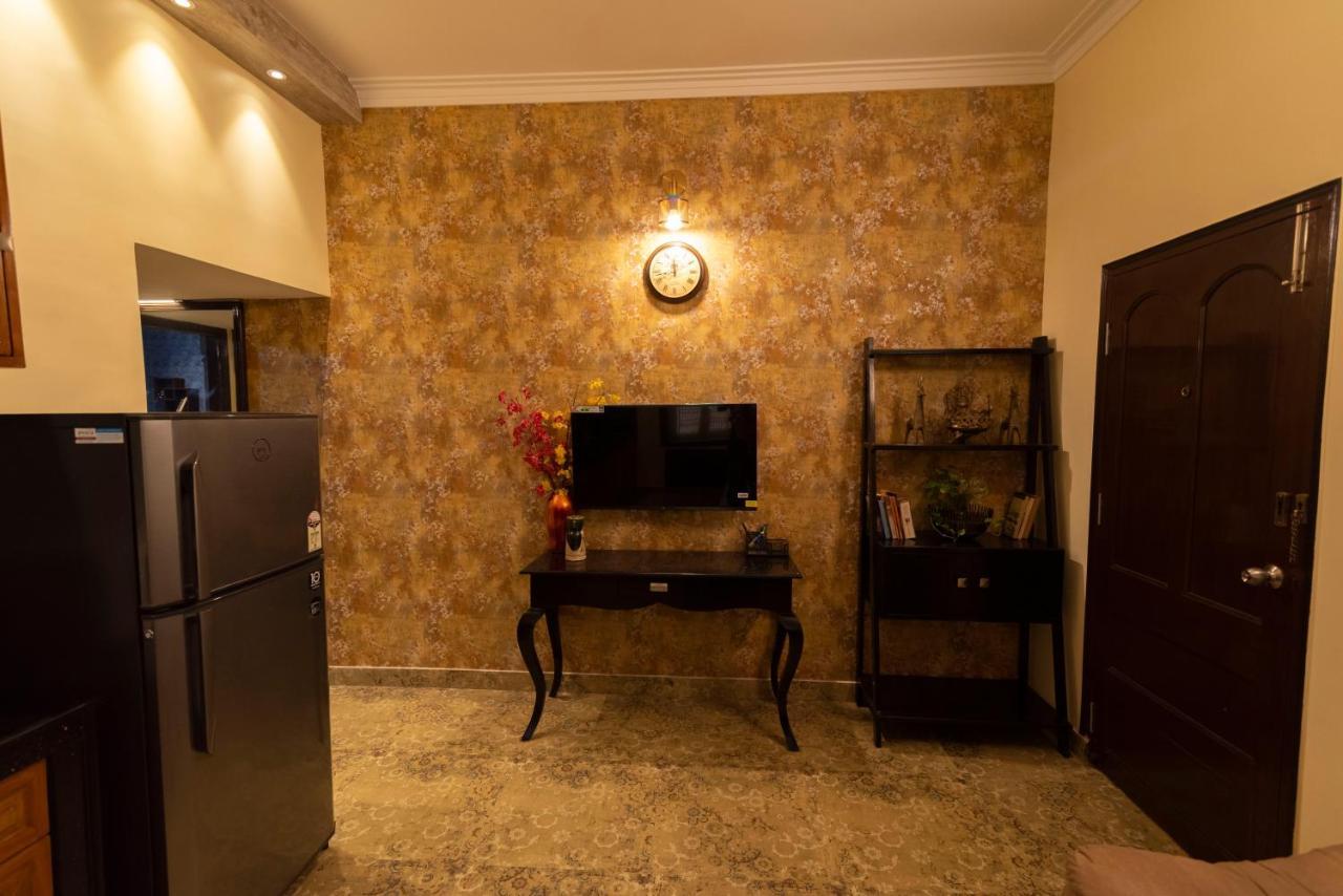 J'S Nest Otel Kalküta Dış mekan fotoğraf