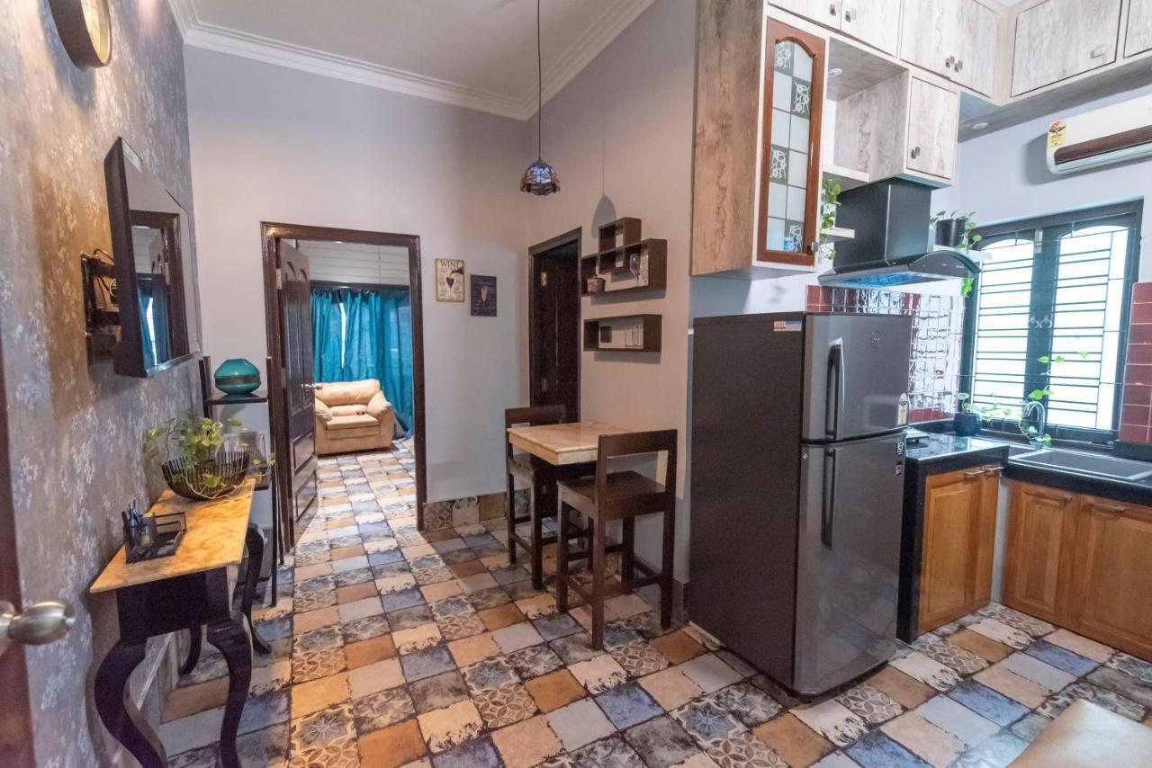 J'S Nest Otel Kalküta Dış mekan fotoğraf