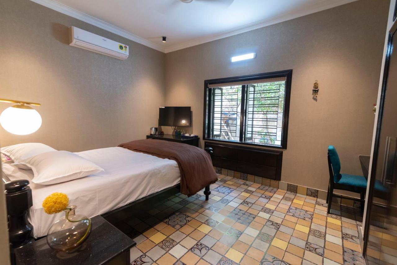 J'S Nest Otel Kalküta Dış mekan fotoğraf