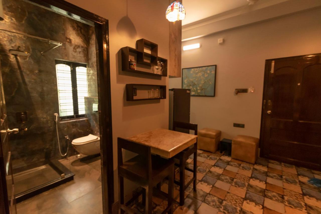 J'S Nest Otel Kalküta Dış mekan fotoğraf