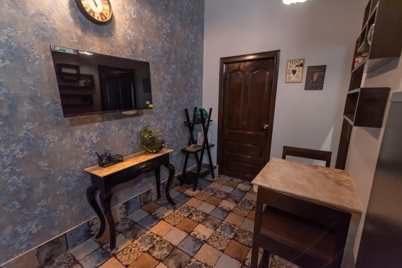 J'S Nest Otel Kalküta Dış mekan fotoğraf