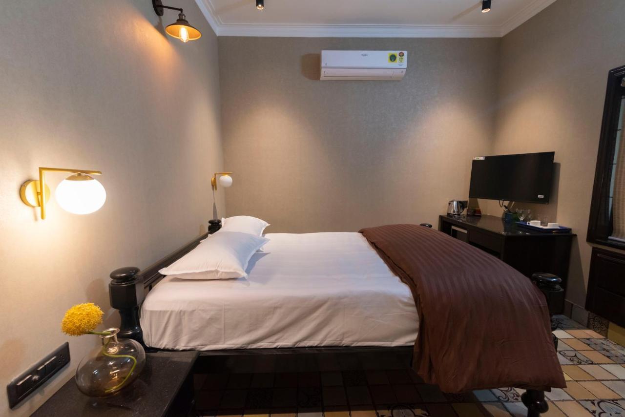 J'S Nest Otel Kalküta Dış mekan fotoğraf