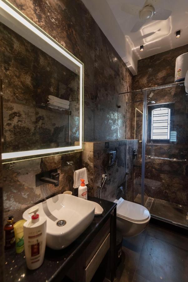 J'S Nest Otel Kalküta Dış mekan fotoğraf