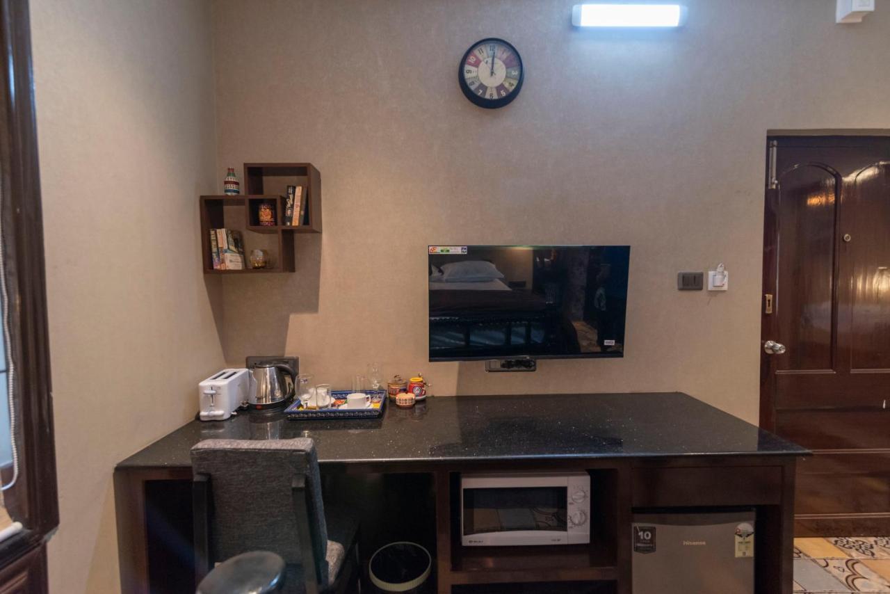 J'S Nest Otel Kalküta Dış mekan fotoğraf