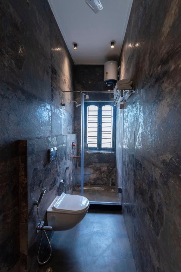 J'S Nest Otel Kalküta Dış mekan fotoğraf