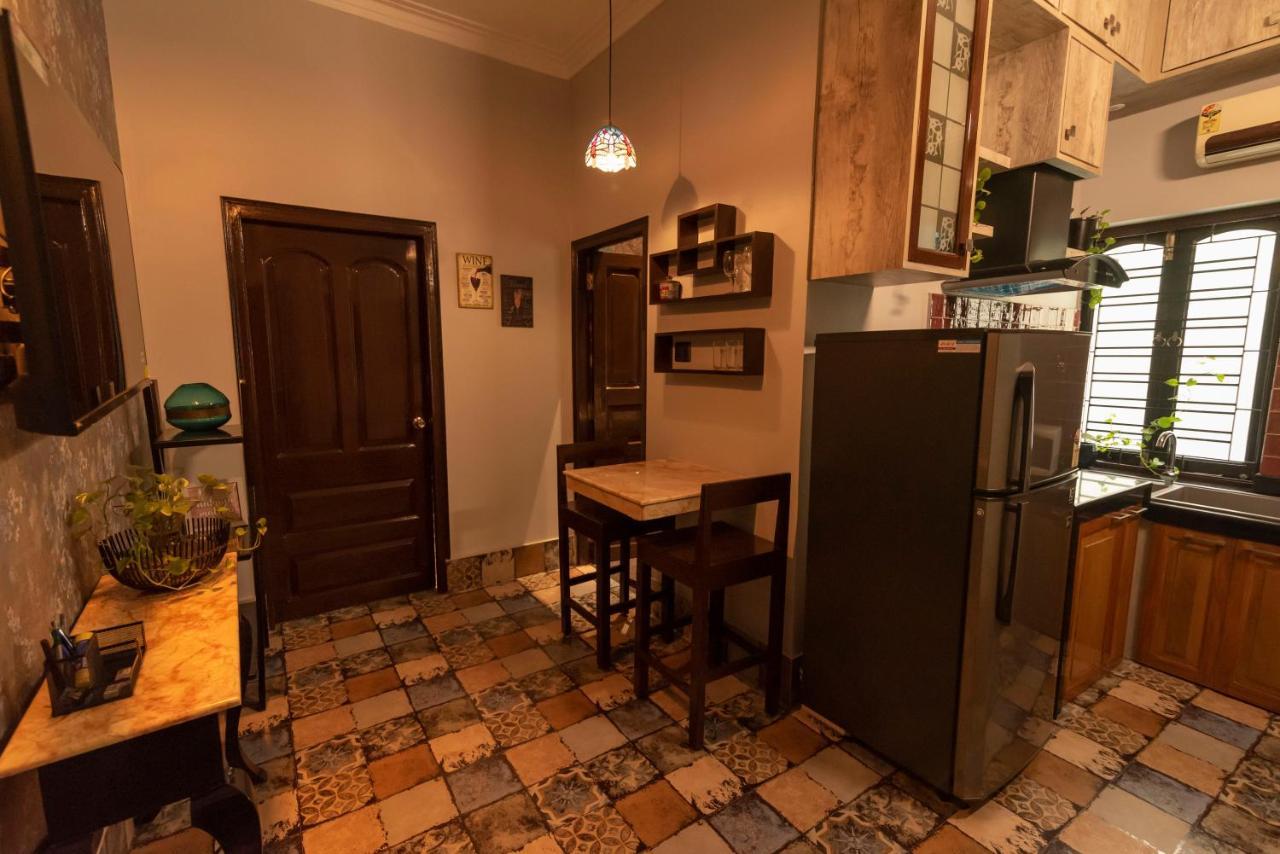 J'S Nest Otel Kalküta Dış mekan fotoğraf