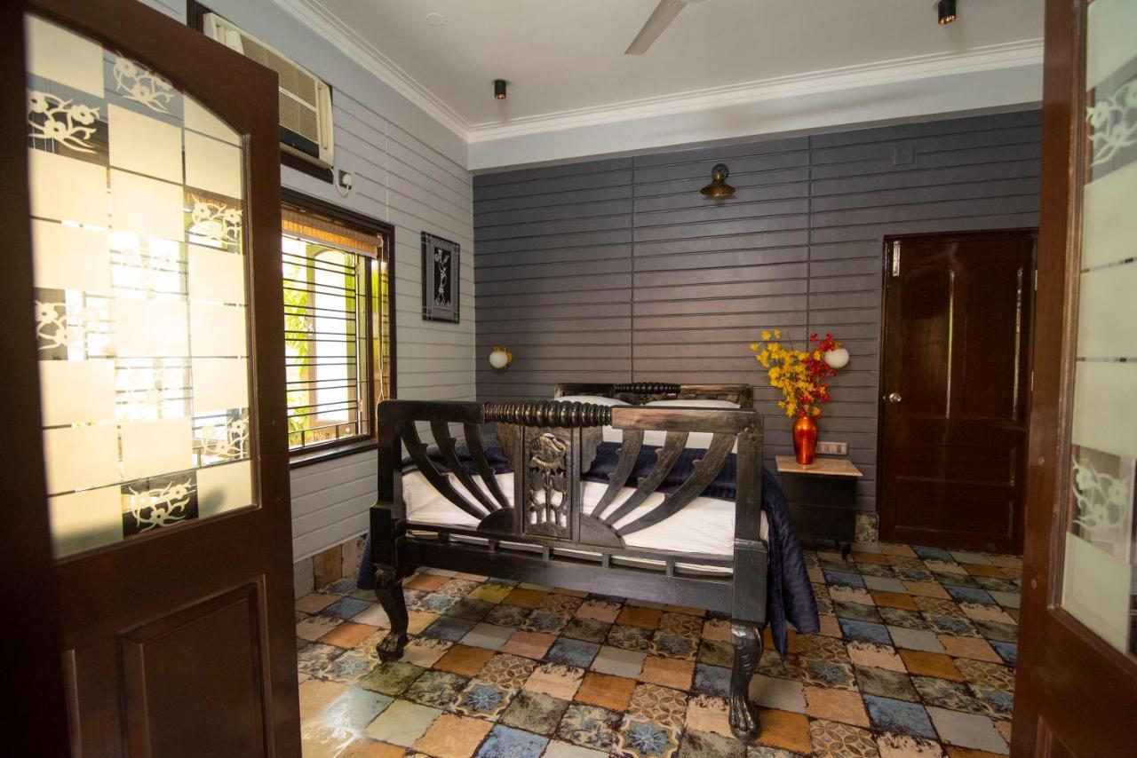 J'S Nest Otel Kalküta Dış mekan fotoğraf