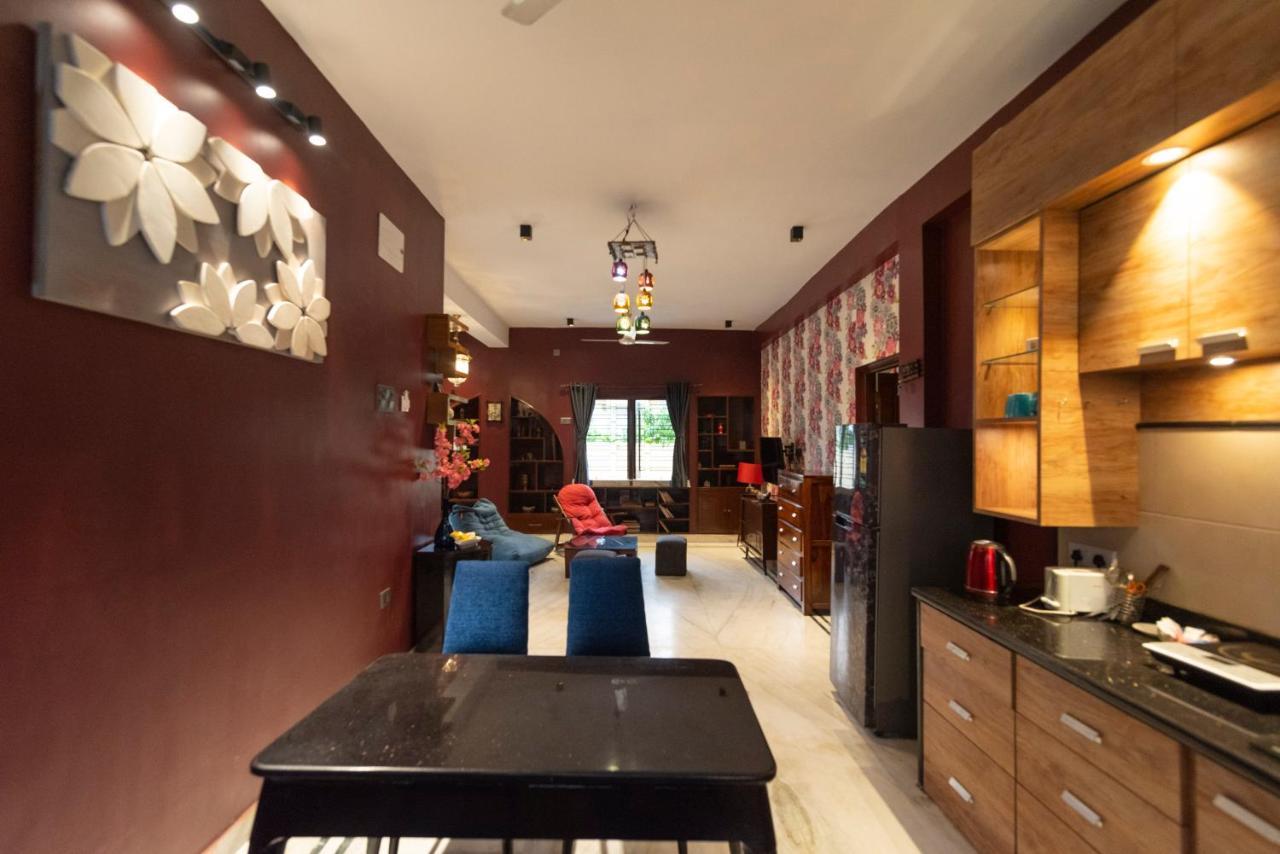 J'S Nest Otel Kalküta Dış mekan fotoğraf