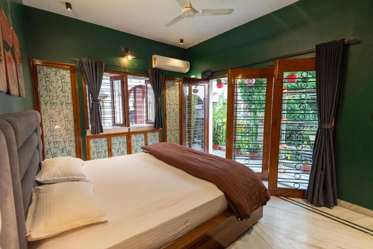 J'S Nest Otel Kalküta Dış mekan fotoğraf