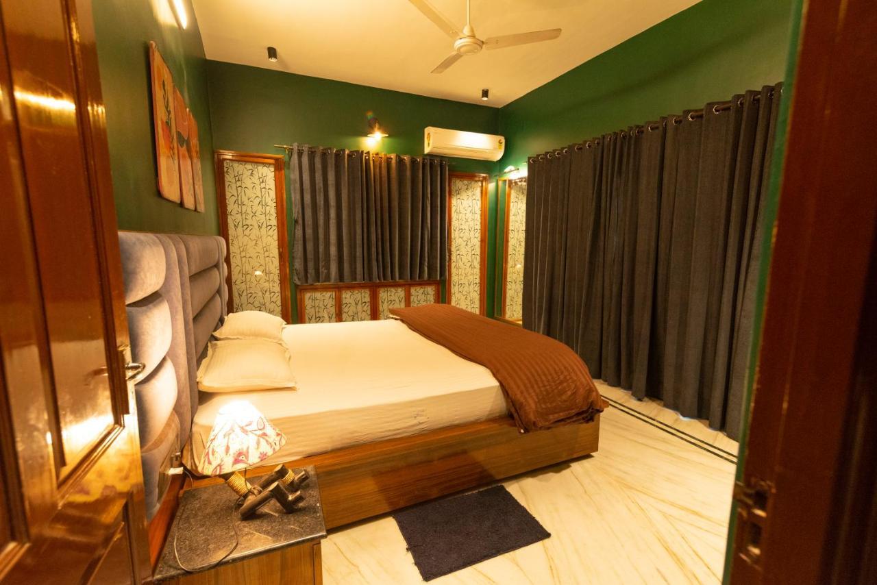 J'S Nest Otel Kalküta Dış mekan fotoğraf