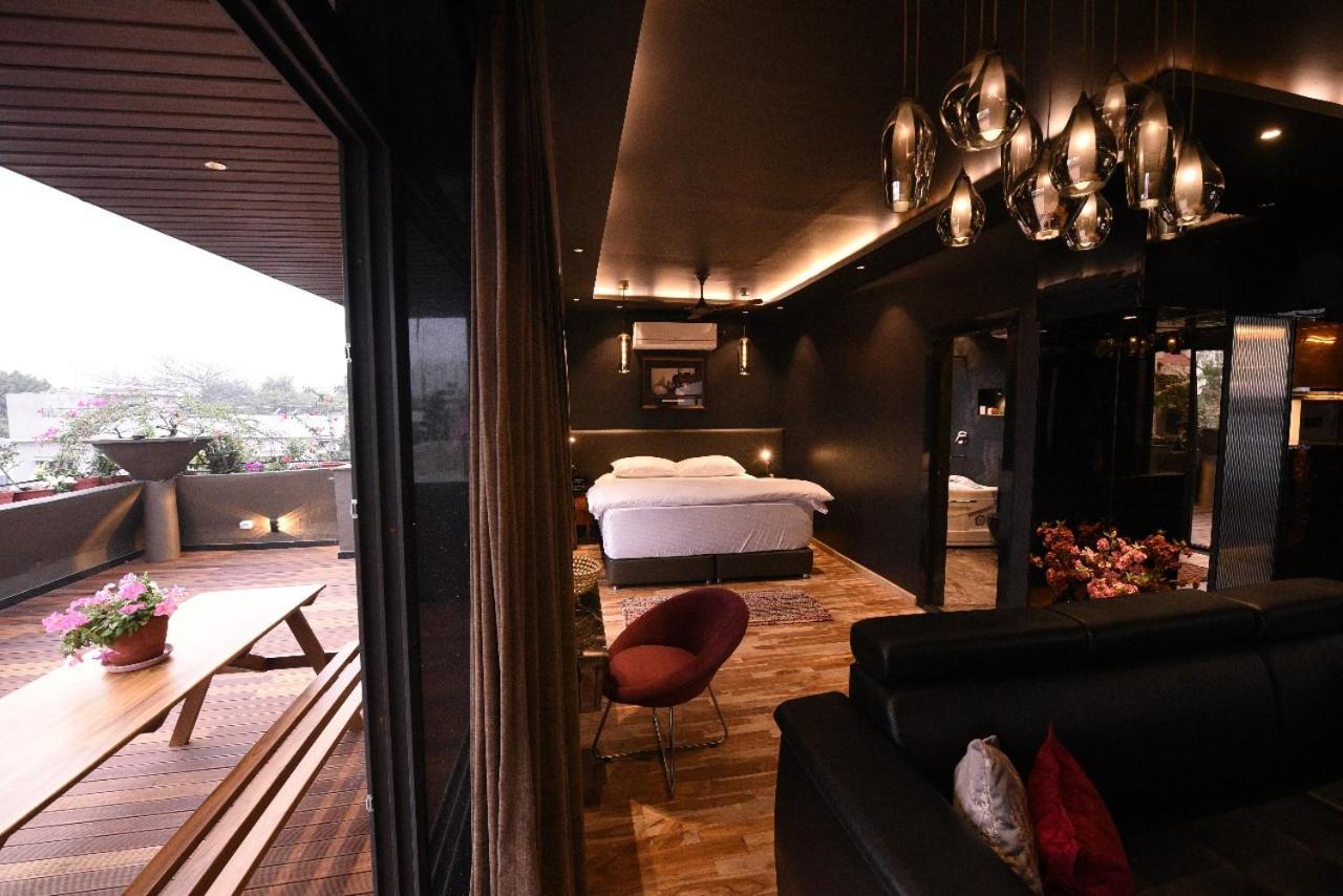 J'S Nest Otel Kalküta Dış mekan fotoğraf